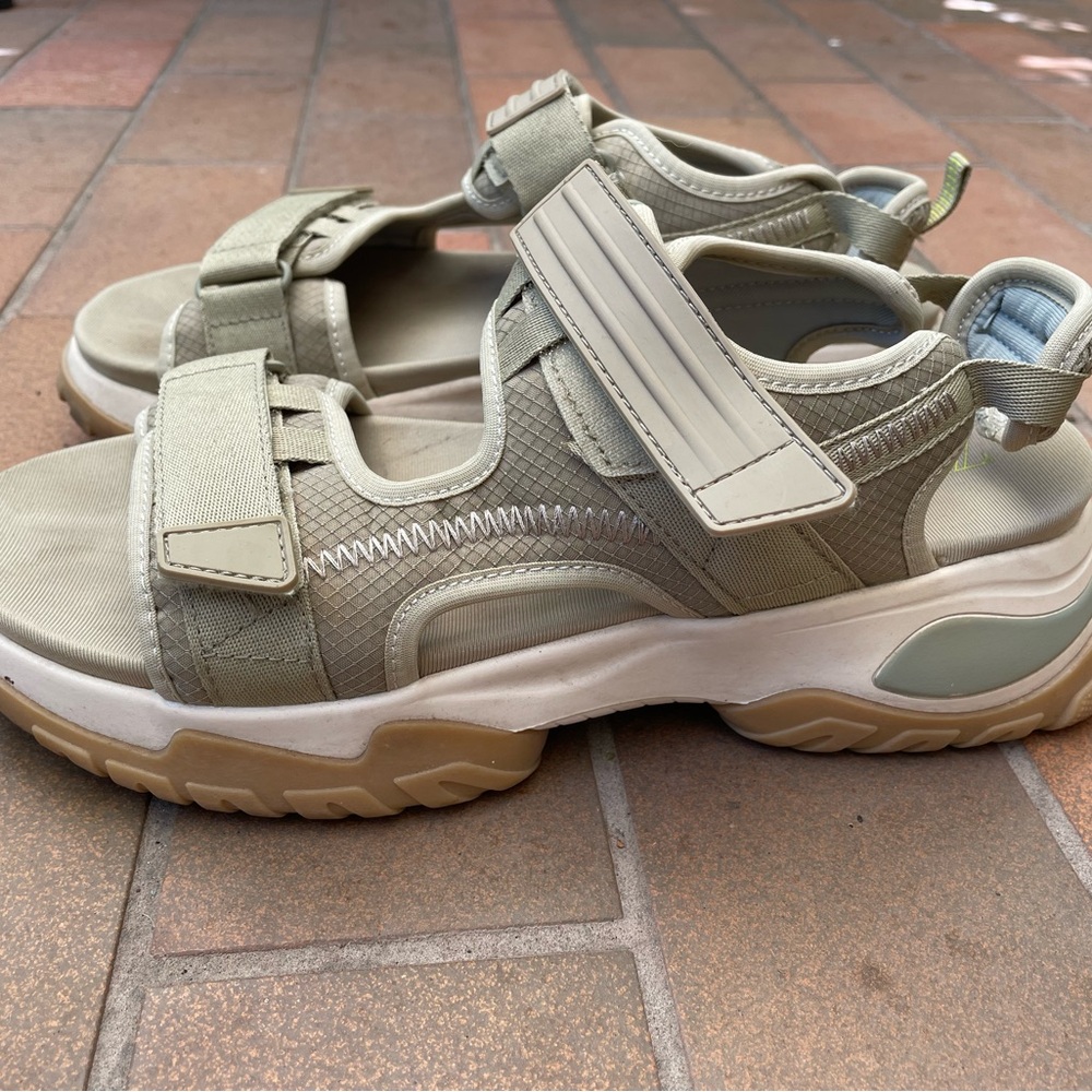 Zara Tan Sandals with Minimalist Design